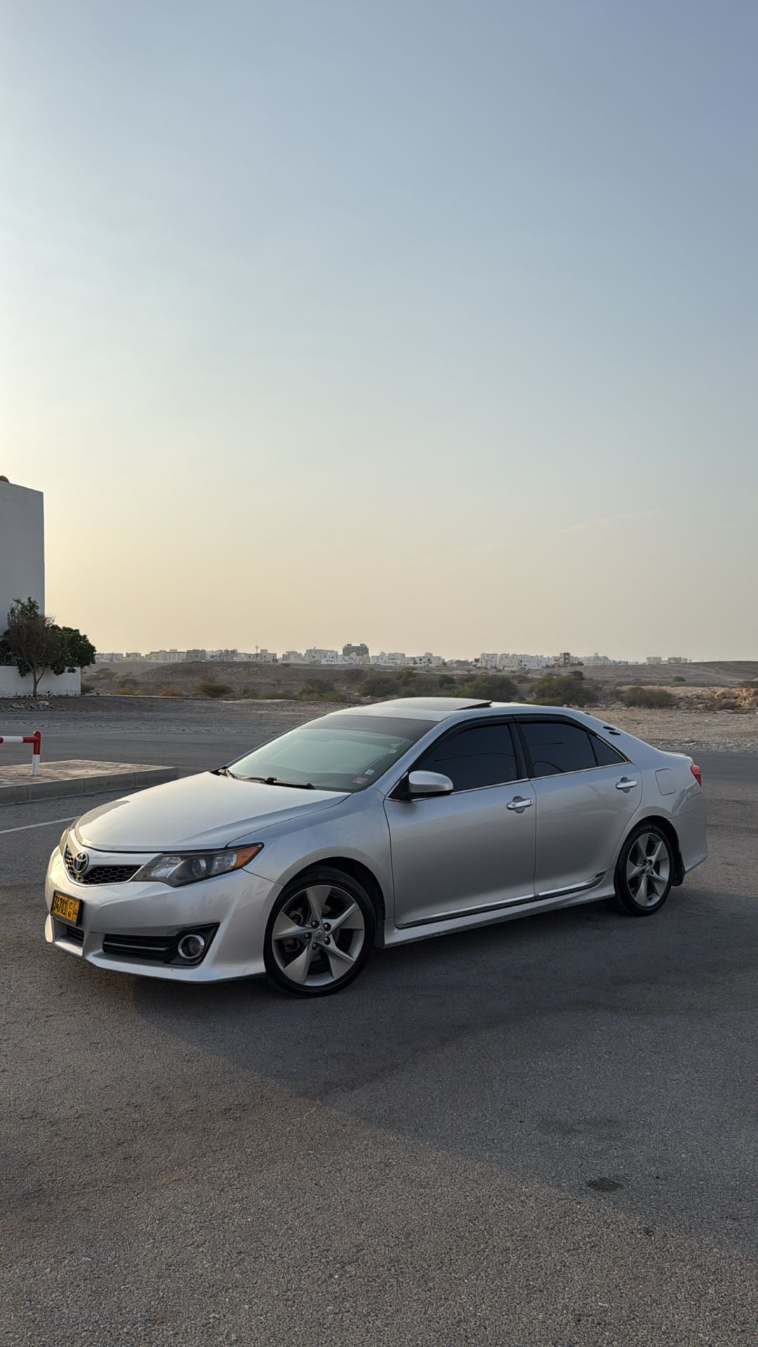 Car Image 2014 TOYOTA CAMRY SE