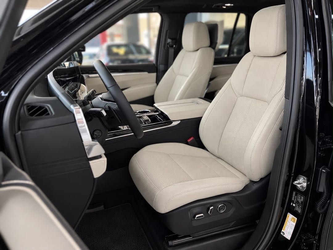 Car Image 2026 CADILLAC ESCALADE Base