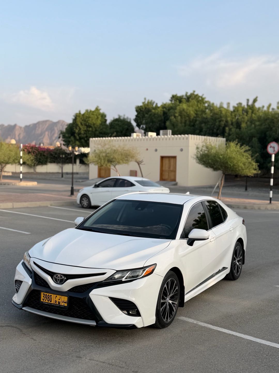 Car Image 2019 TOYOTA CAMRY SE
