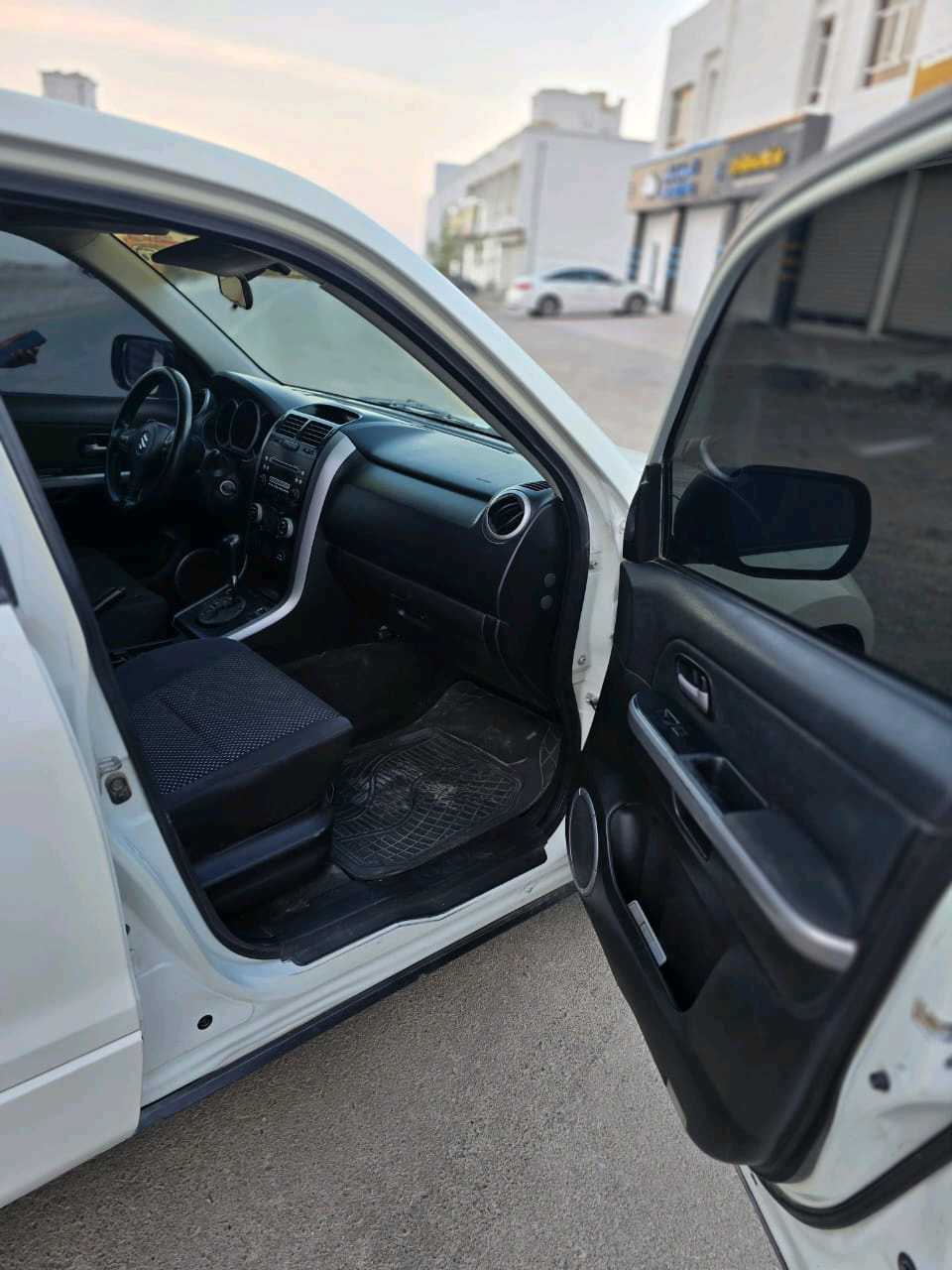 Car Image 2008 SUZUKI VITARA Base