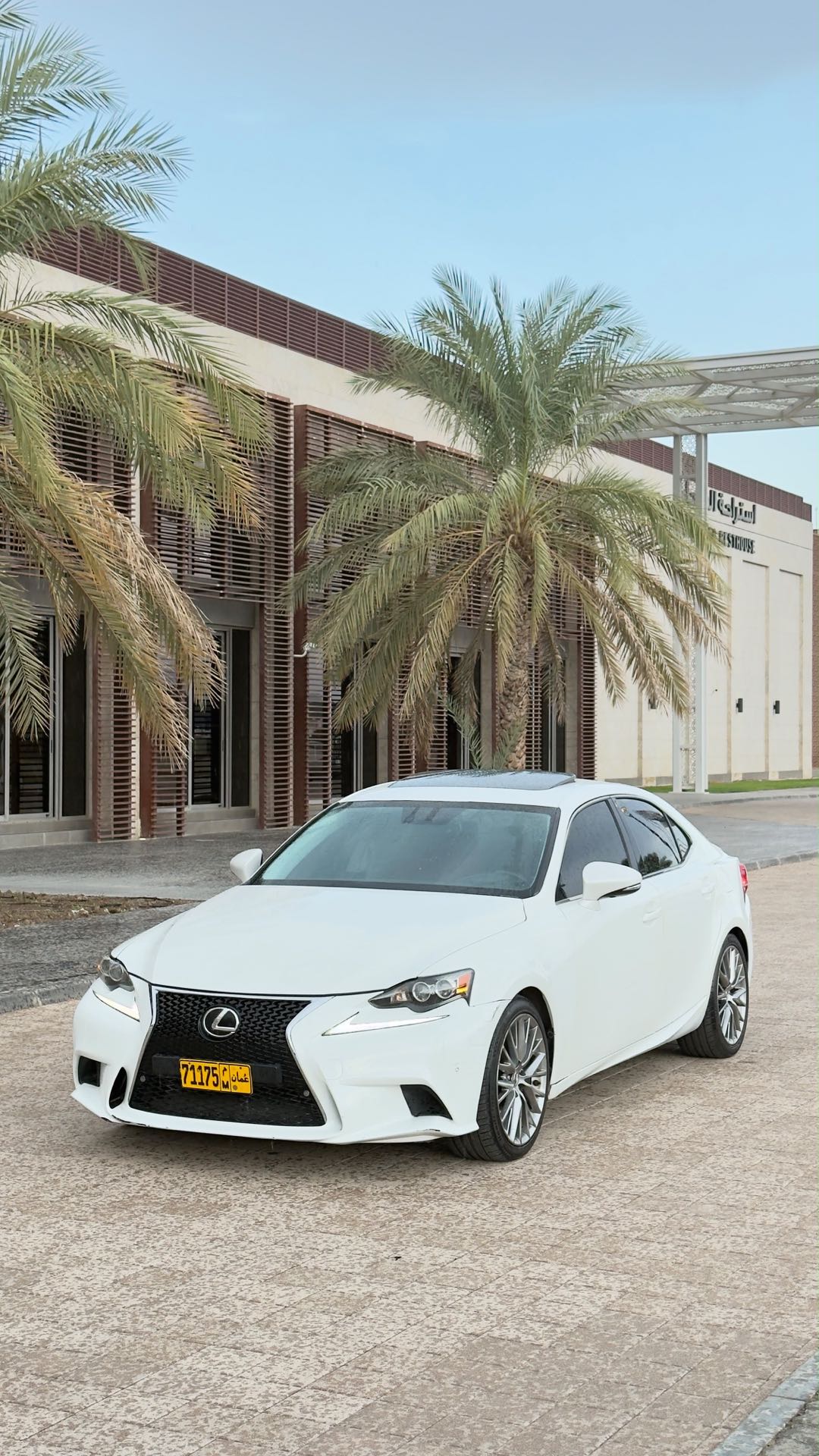 Car Image 2016 LEXUS IS 200