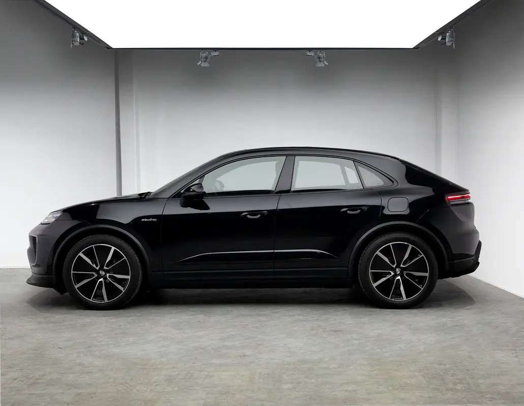 Car Image 2025 PORSCHE MACAN Base