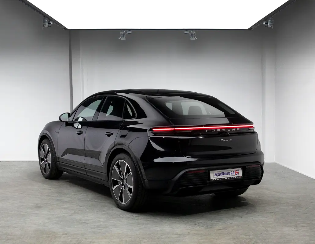 Car Image 2025 PORSCHE MACAN Base