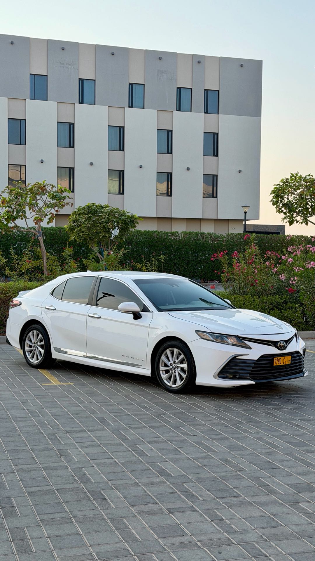 Car Image 2021 TOYOTA CAMRY LE