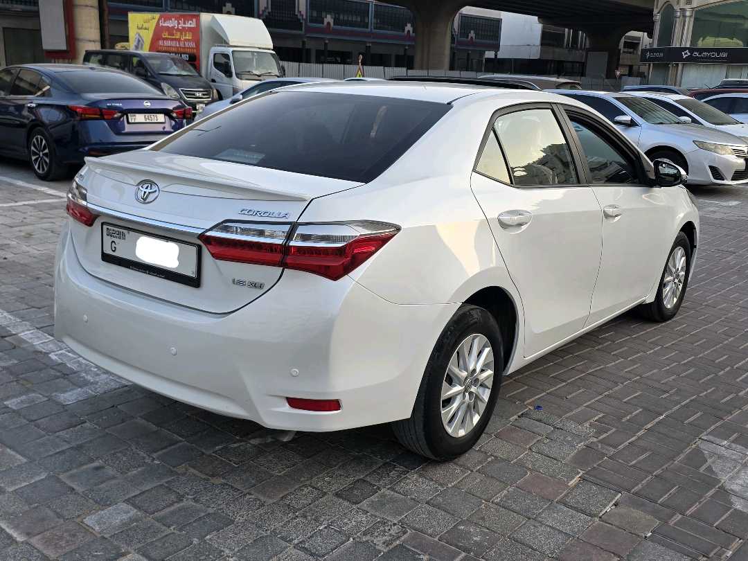 Car Image 2019 TOYOTA COROLLA SE