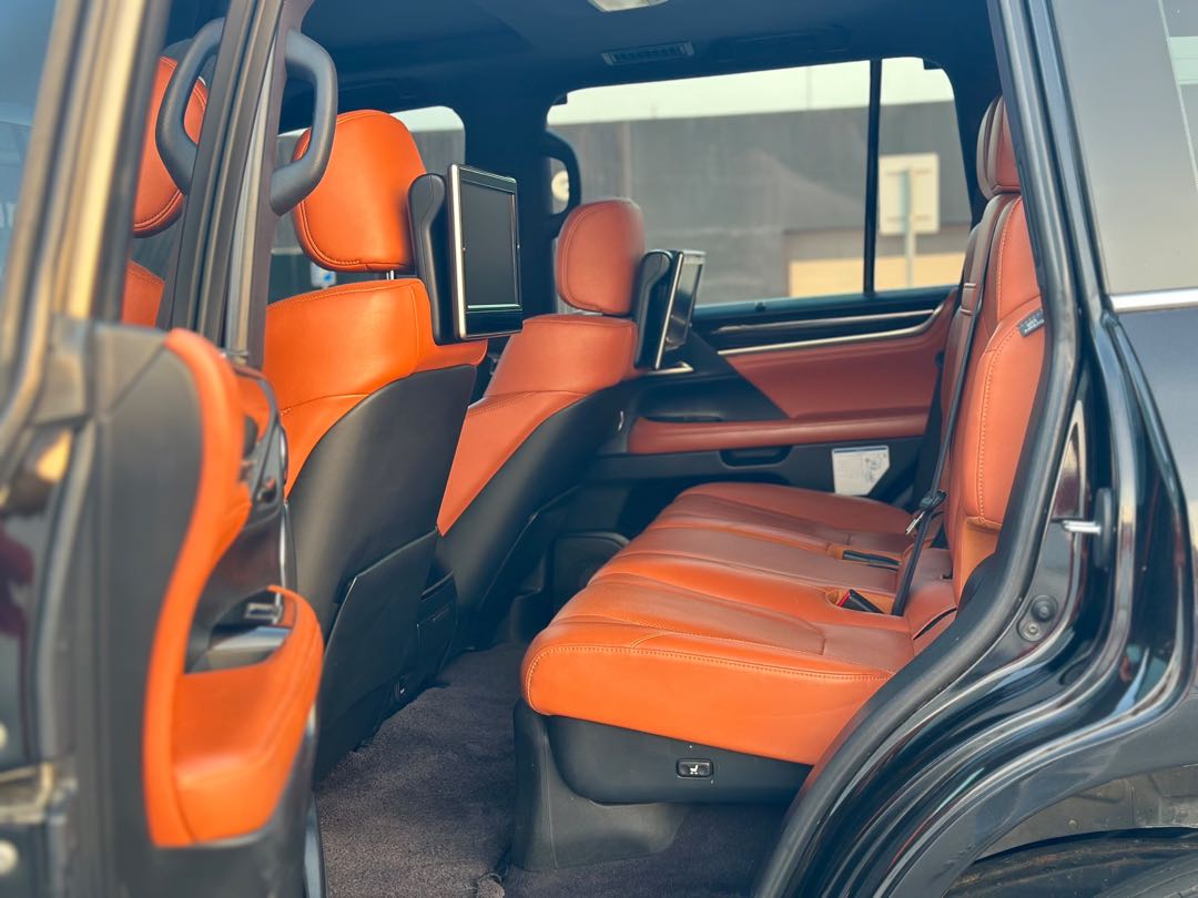 Car Image 2017 LEXUS LX 570