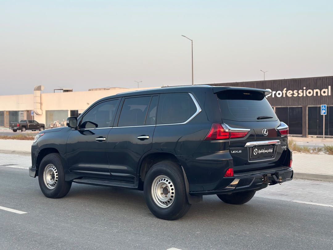 Car Image 2017 LEXUS LX 570