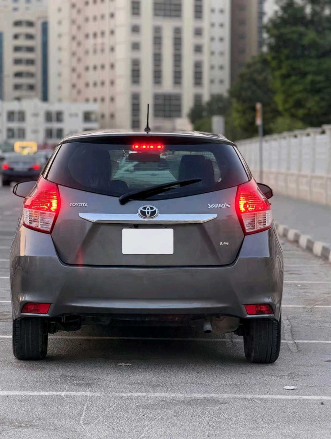 Car Image 2015 TOYOTA YARIS SE