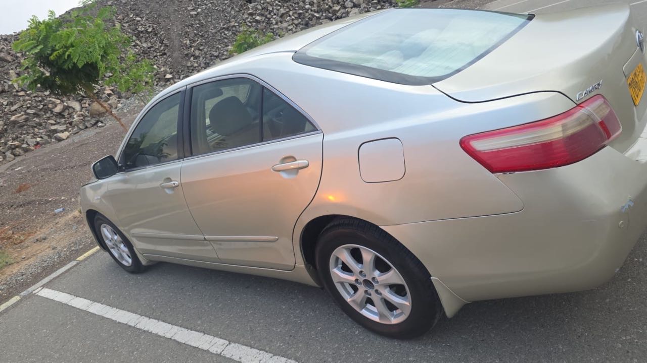 Car Image 2007 TOYOTA CAMRY E