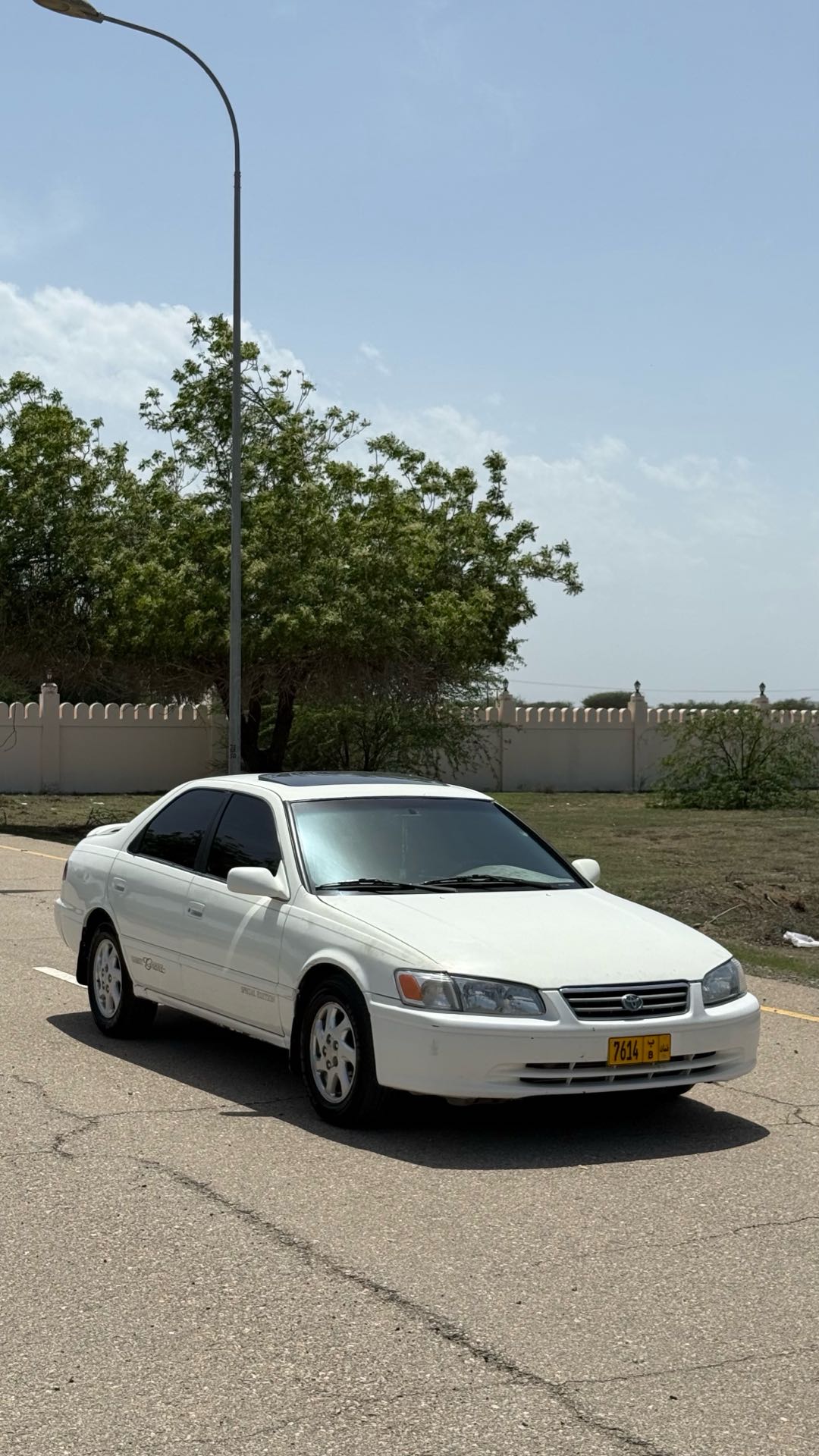 Car Image 2000 TOYOTA CAMRY LE