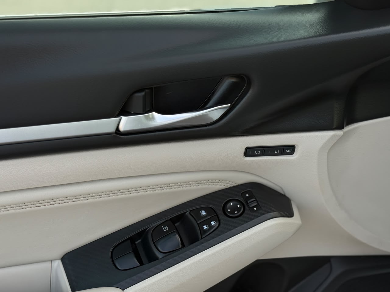 Car Image 2019 NISSAN ALTIMA SR