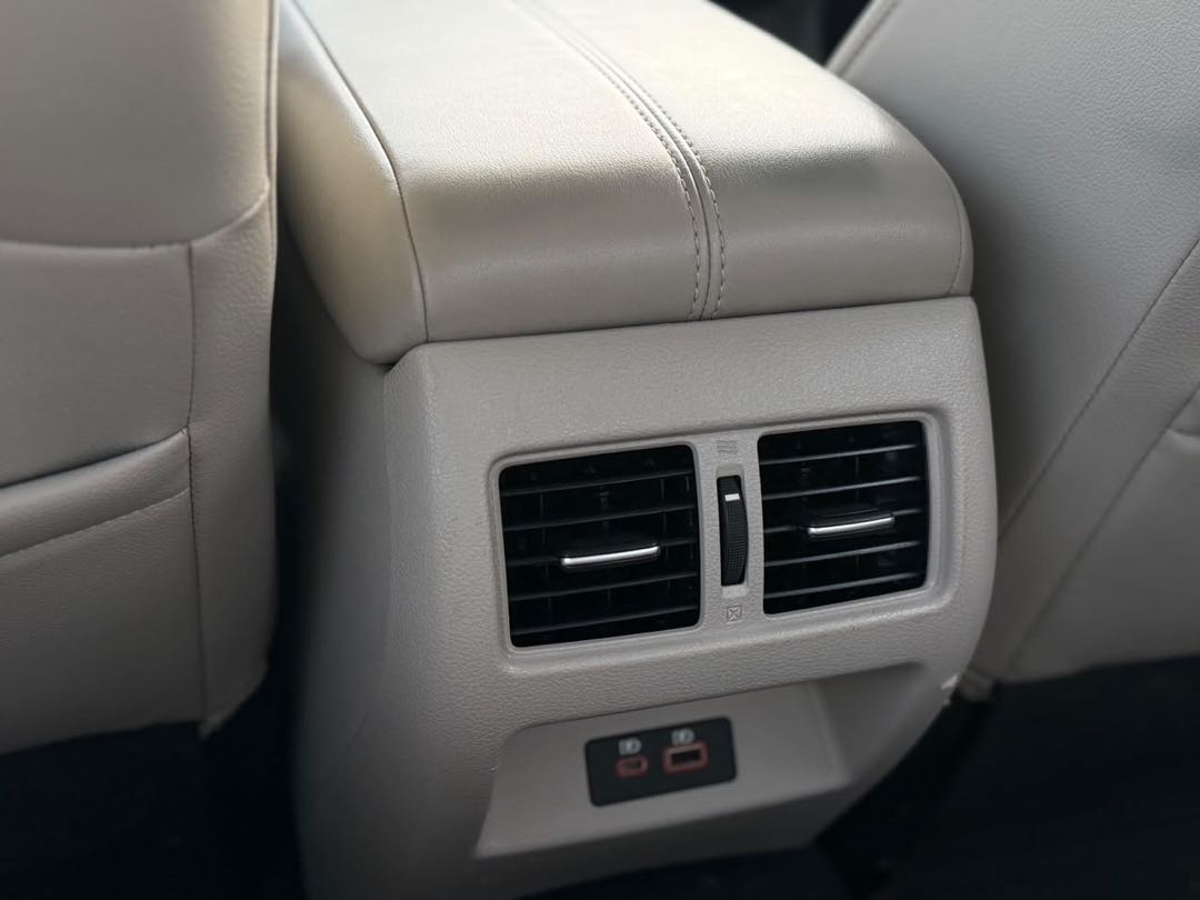 Car Image 2019 NISSAN ALTIMA SR