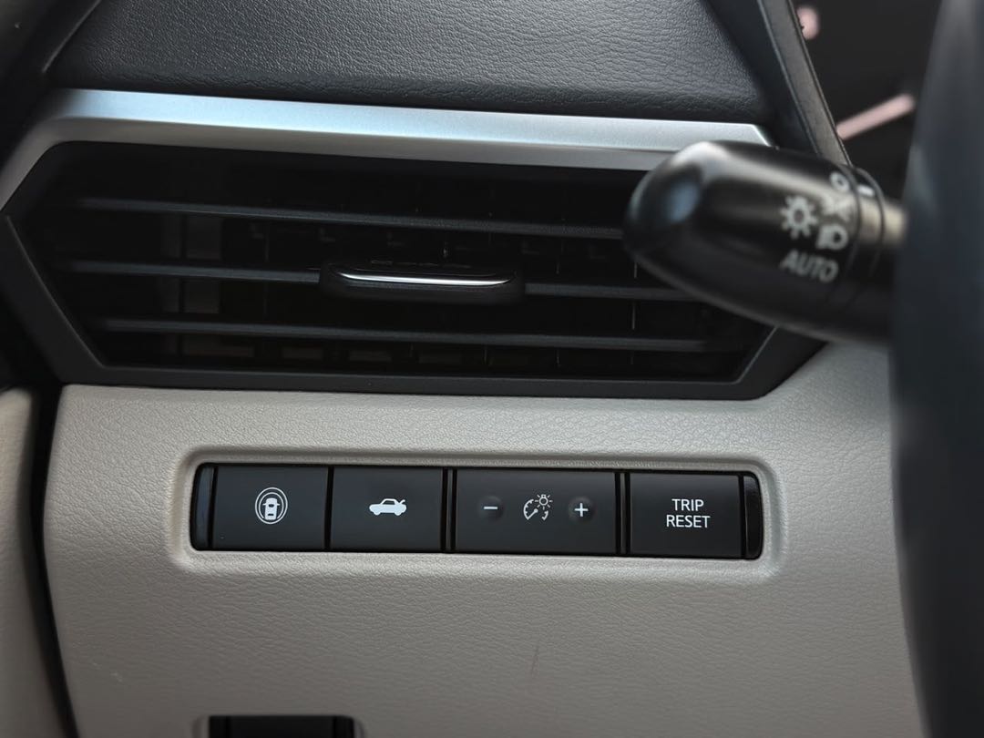 Car Image 2019 NISSAN ALTIMA SR
