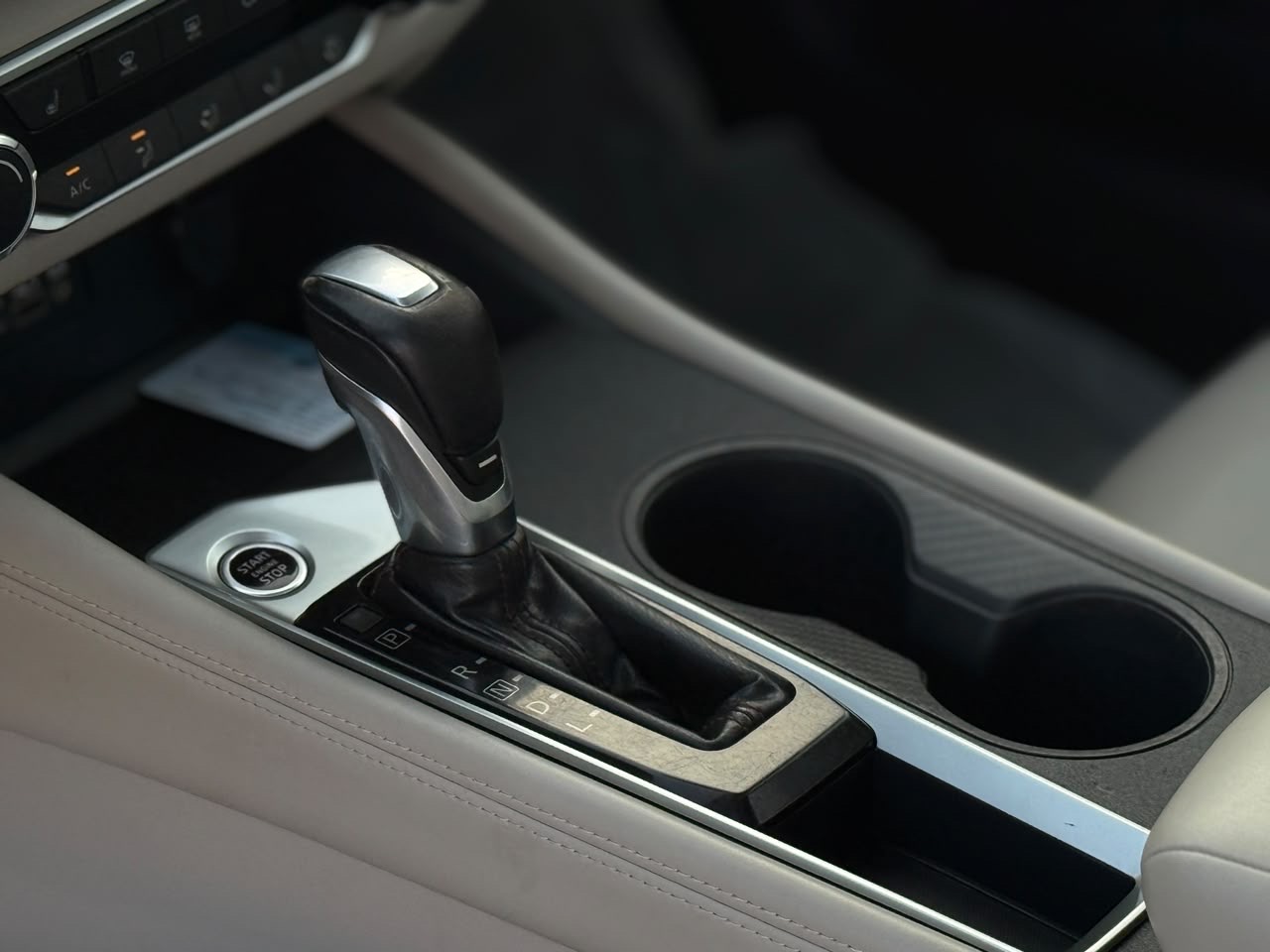 Car Image 2019 NISSAN ALTIMA SR