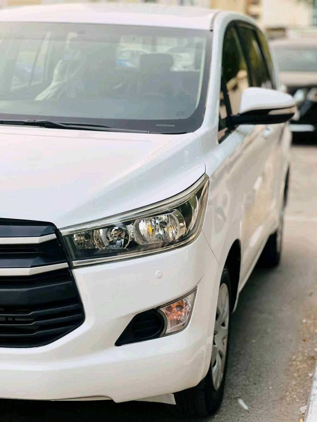 Car Image 2017 TOYOTA INNOVA SE