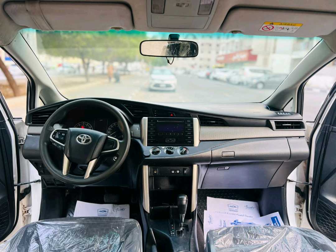 Car Image 2017 TOYOTA INNOVA SE