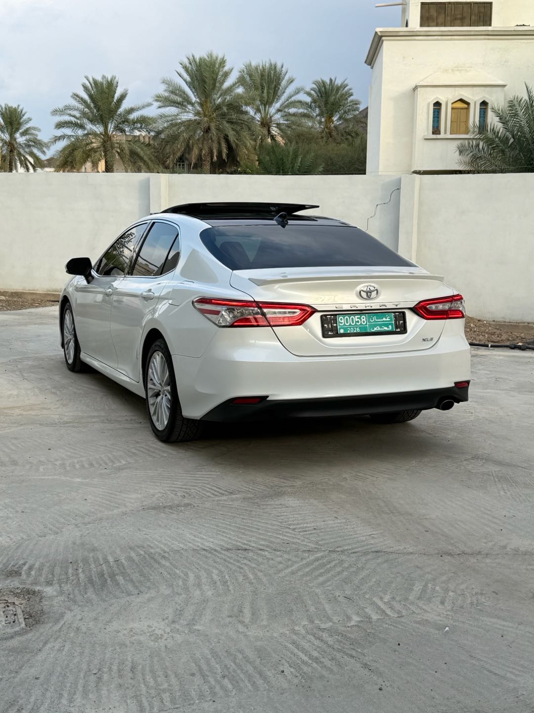 Car Image 2019 TOYOTA CAMRY XLE