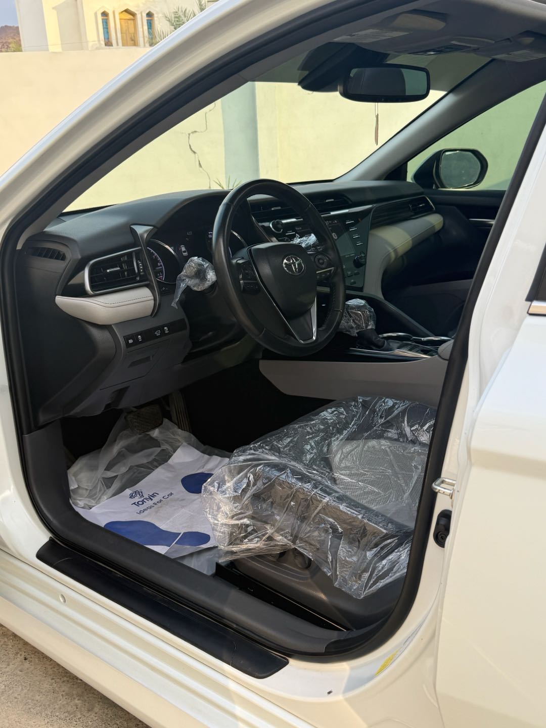 Car Image 2019 TOYOTA CAMRY XLE