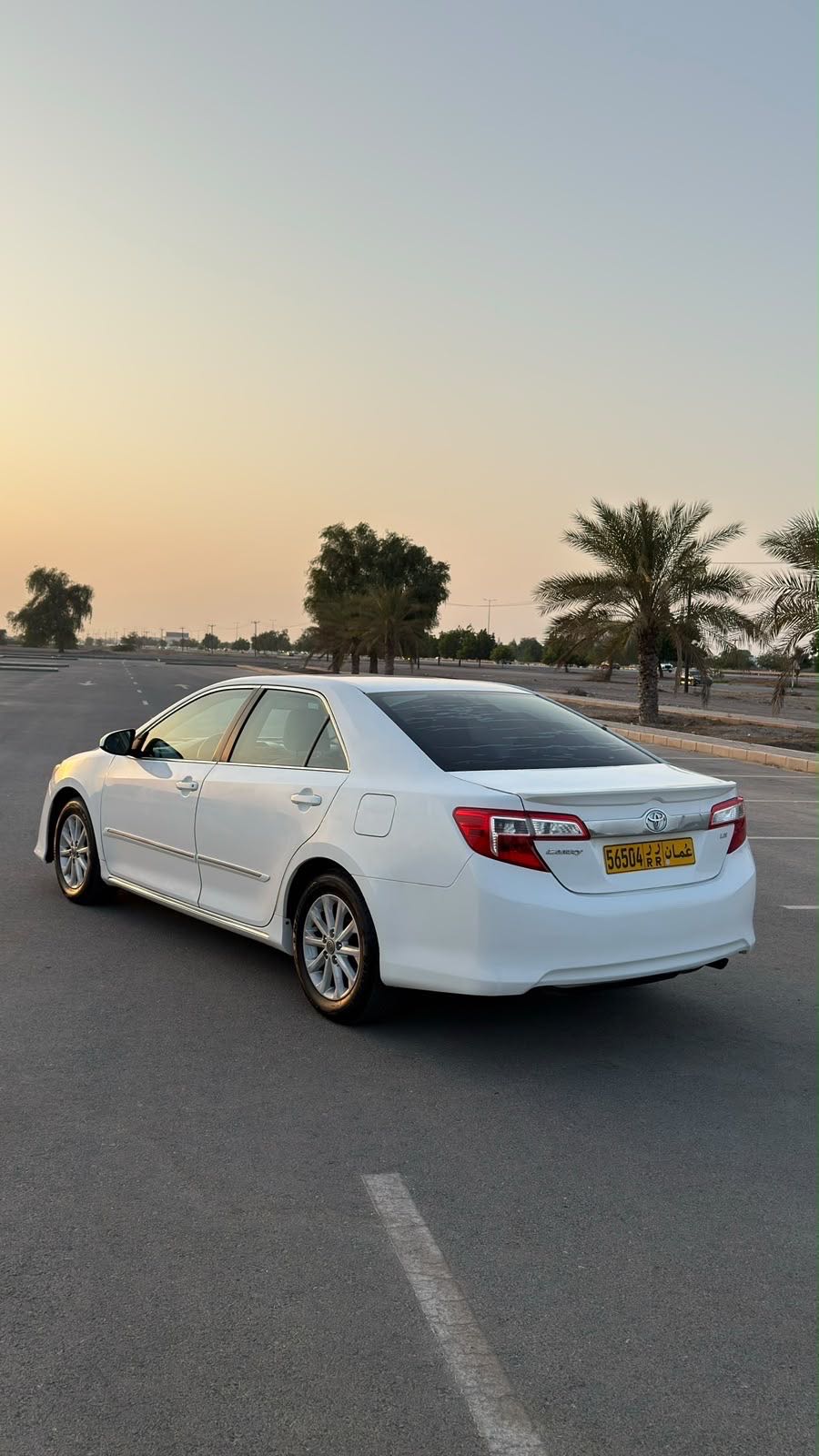 Car Image 2014 TOYOTA CAMRY LE