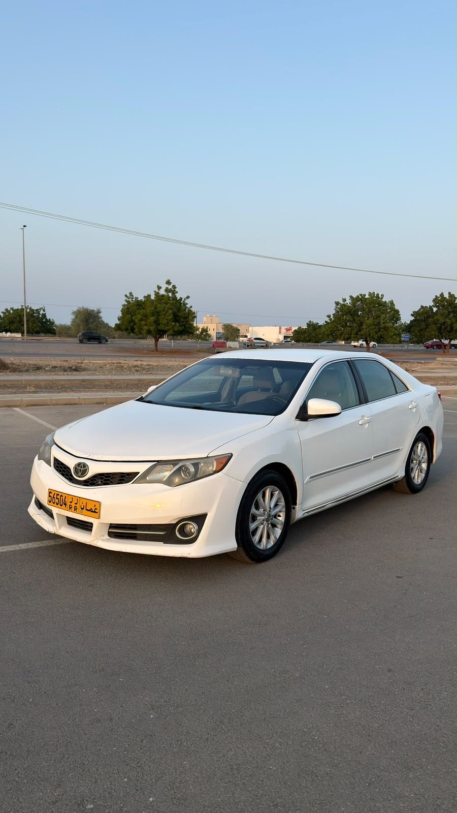 Car Image 2014 TOYOTA CAMRY LE