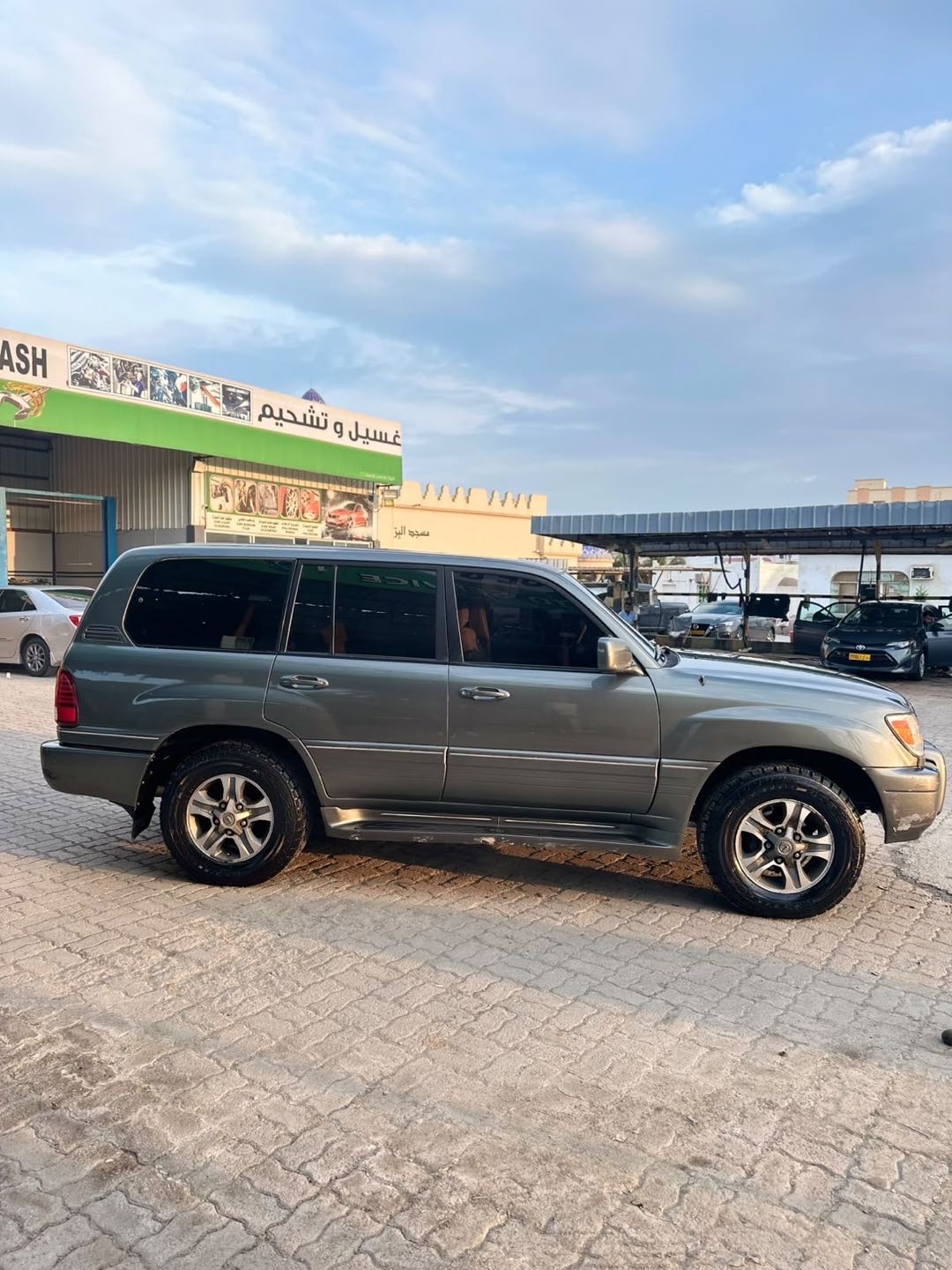 Car Image 2002 LEXUS LX 470