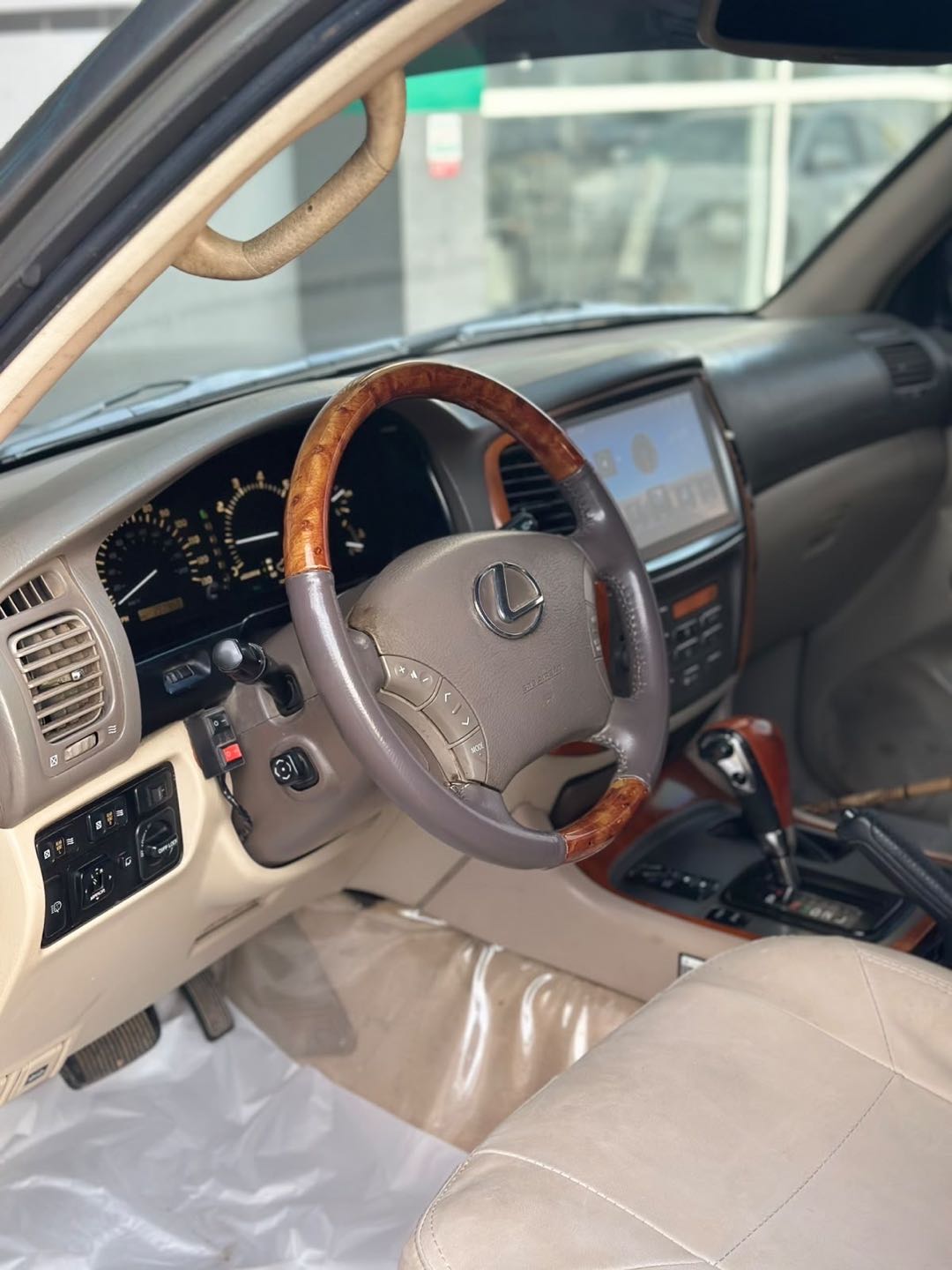 Car Image 2002 LEXUS LX 470
