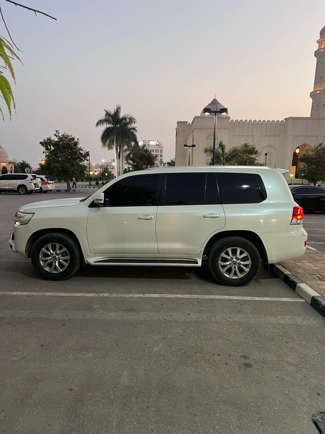 Car Image 2017 TOYOTA LAND CRUISER GX.R