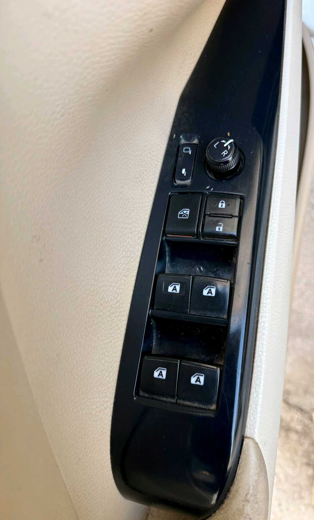 Car Image 2020 TOYOTA CAMRY GLE