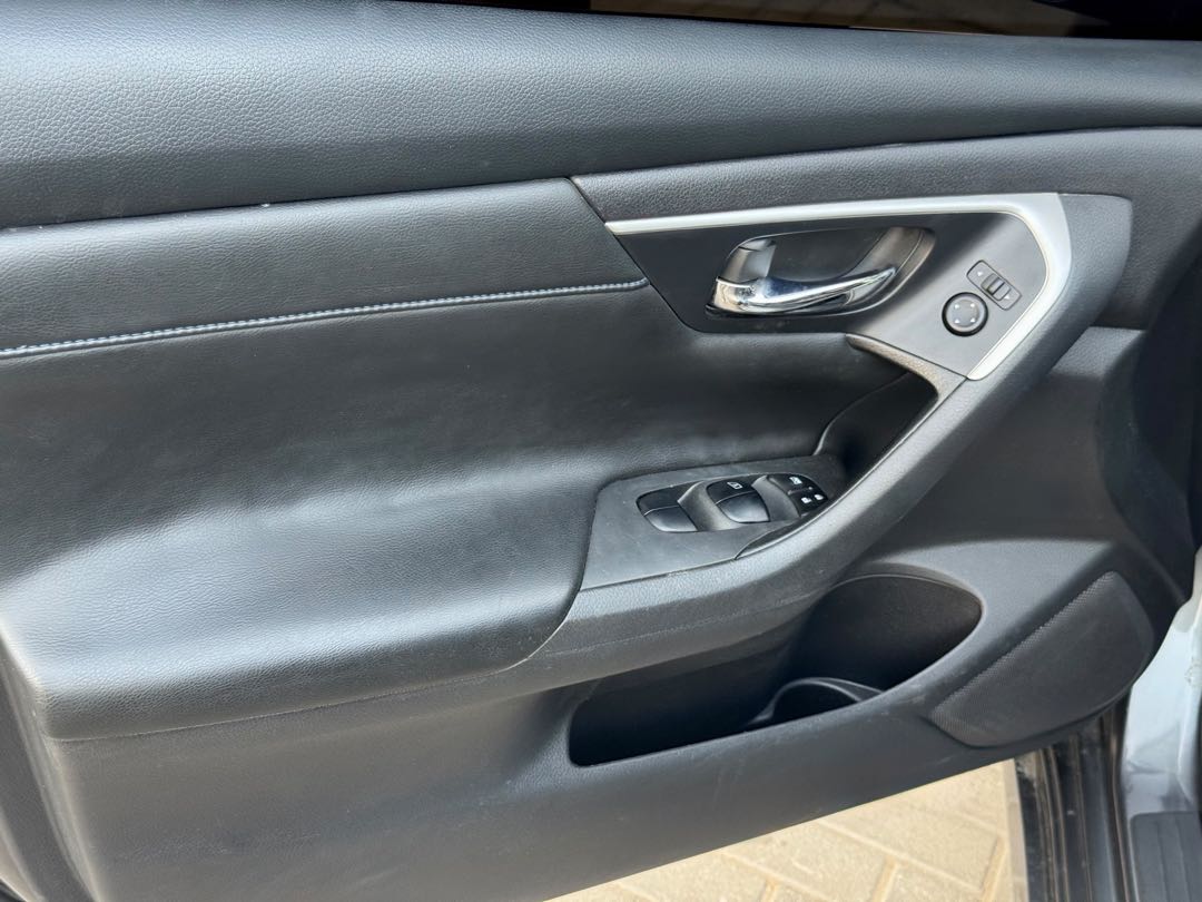 Car Image 2018 NISSAN ALTIMA SR