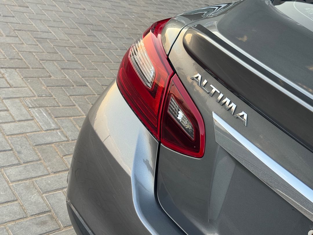 Car Image 2018 NISSAN ALTIMA SR
