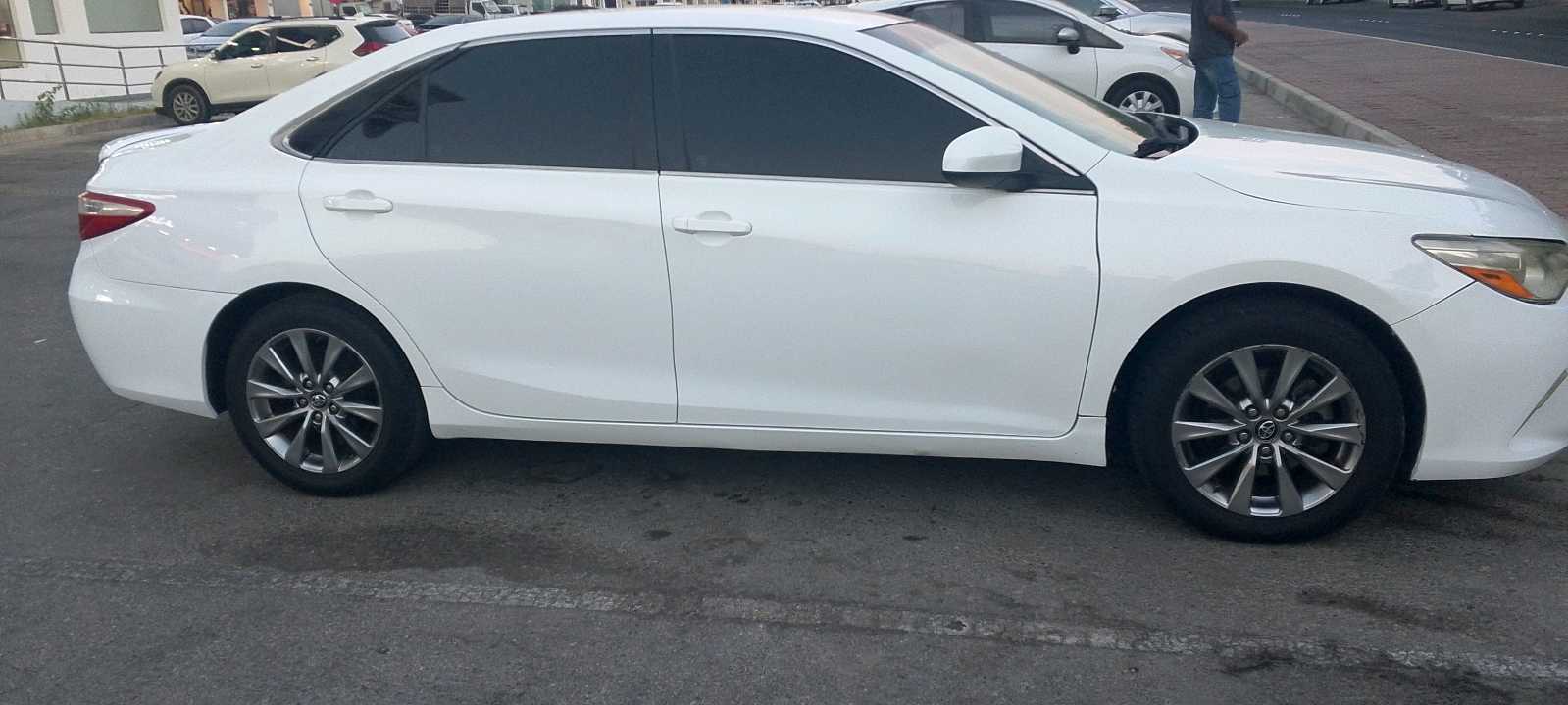 Car Image 2015 TOYOTA CAMRY SE