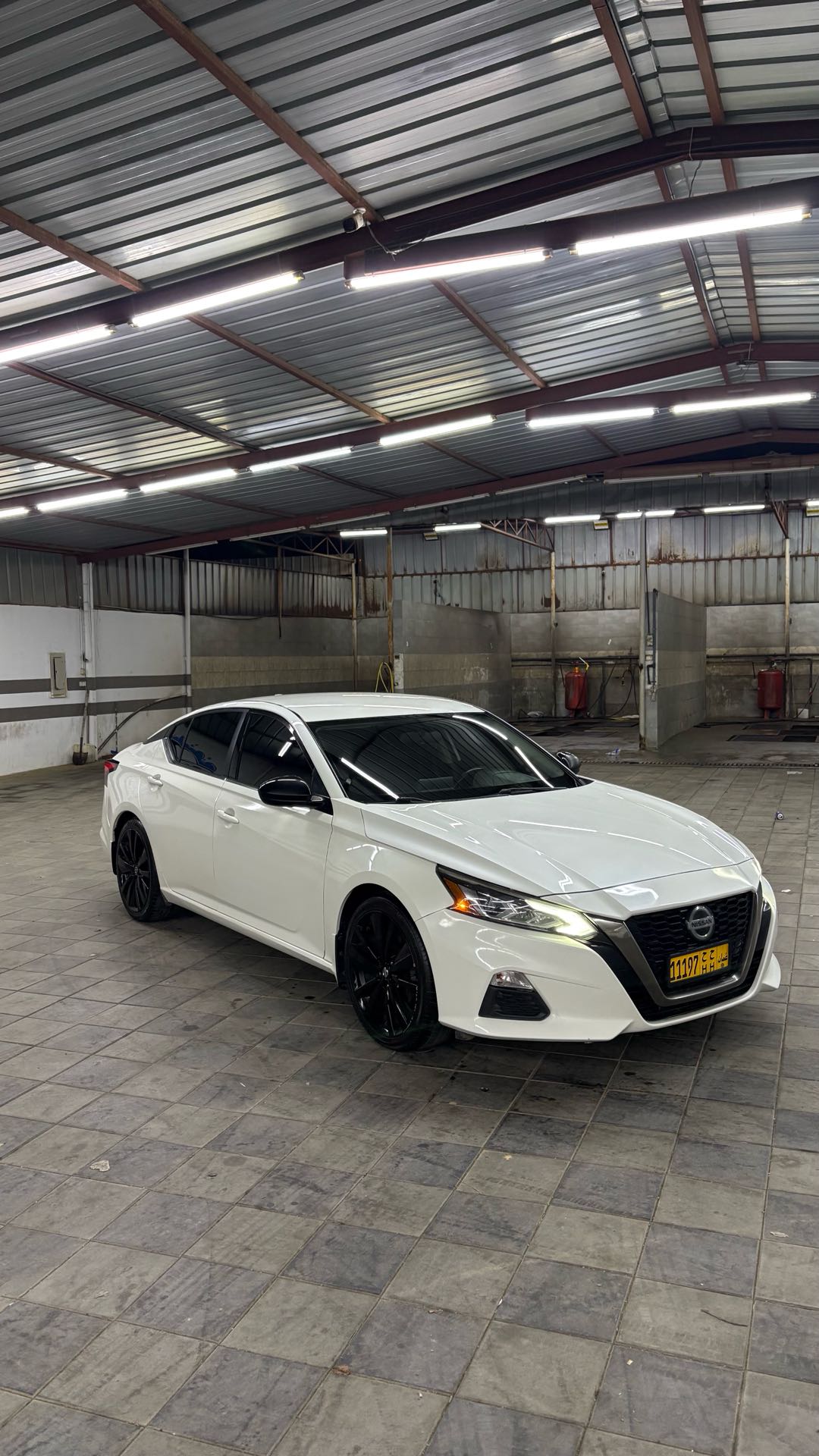 Car Image 2019 NISSAN ALTIMA SR