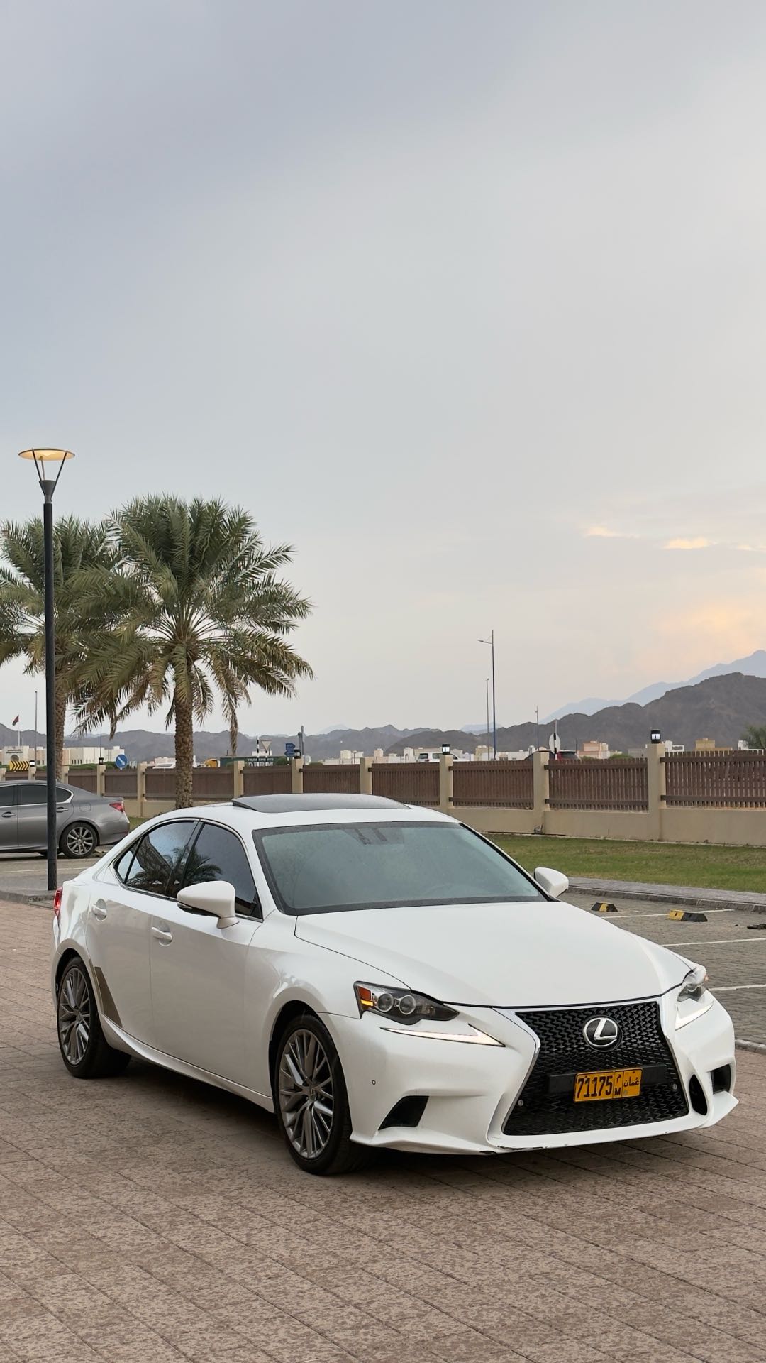 Car Image 2016 LEXUS IS 200
