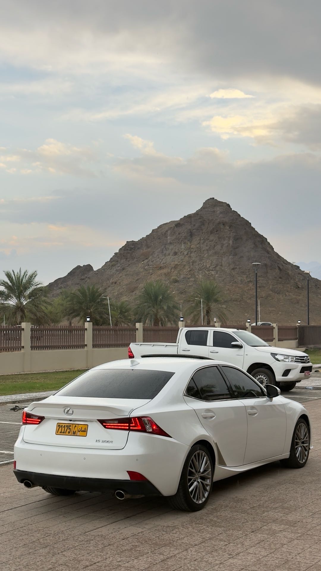 Car Image 2016 LEXUS IS 200