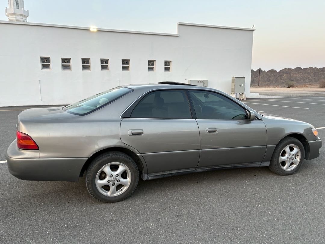 Car Image 1998 LEXUS ES 300