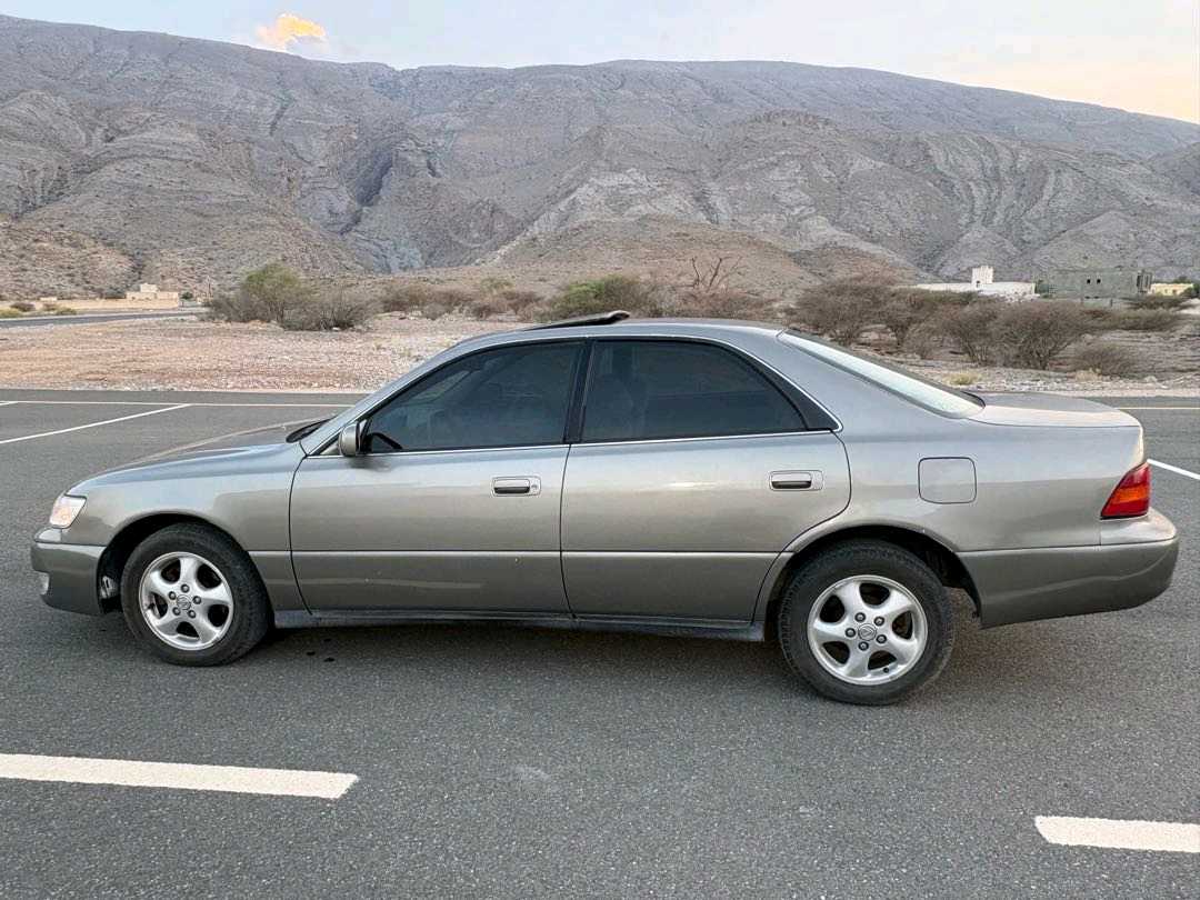 Car Image 1998 LEXUS ES 300
