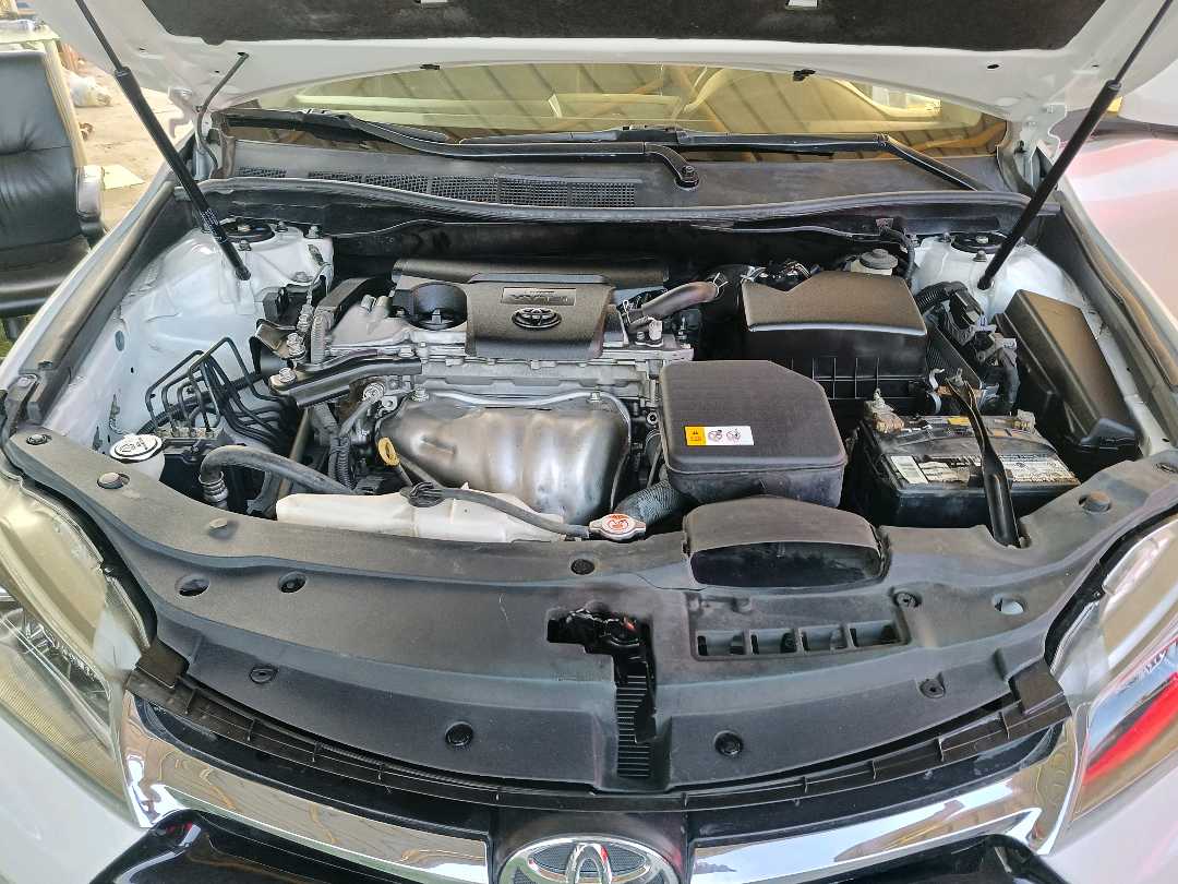 Car Image 2017 TOYOTA CAMRY SE