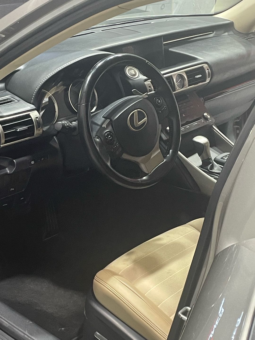 Car Image 2015 LEXUS IS 