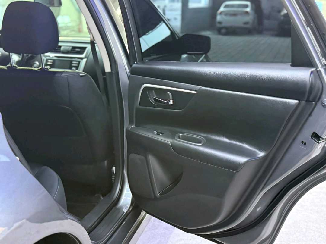 Car Image 2018 NISSAN ALTIMA SR