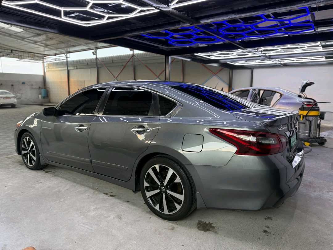 Car Image 2018 NISSAN ALTIMA SR
