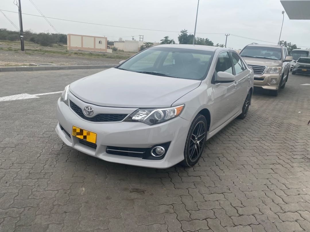 Car Image 2014 TOYOTA CAMRY SE