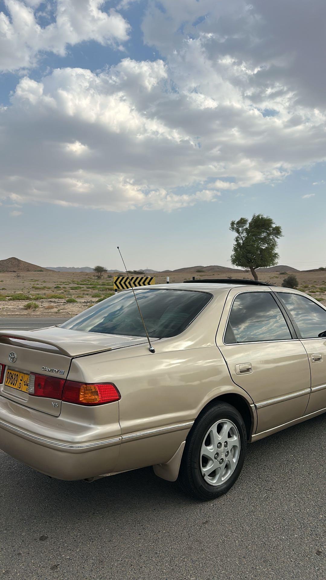 Car Image 1997 TOYOTA CAMRY XLE
