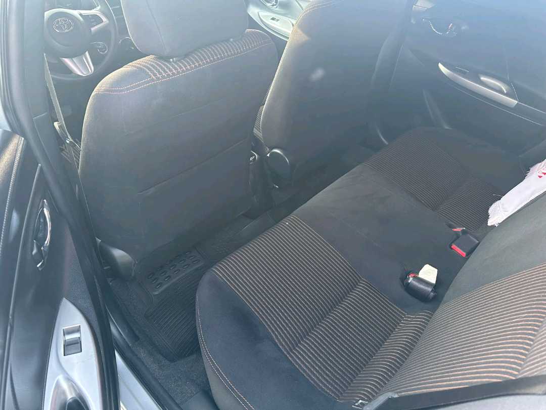 Car Image 2016 TOYOTA YARIS SE