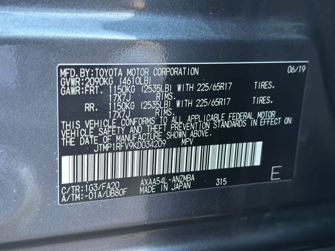 Car Image 2019 TOYOTA RAV4 XLE