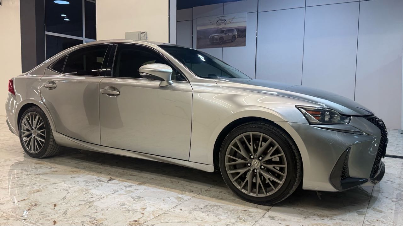 Car Image 2017 LEXUS IS 200