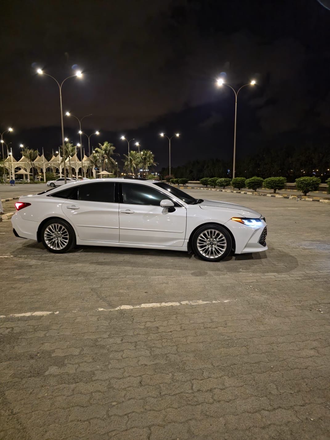 Car Image 2019 TOYOTA AVALON LIMITED