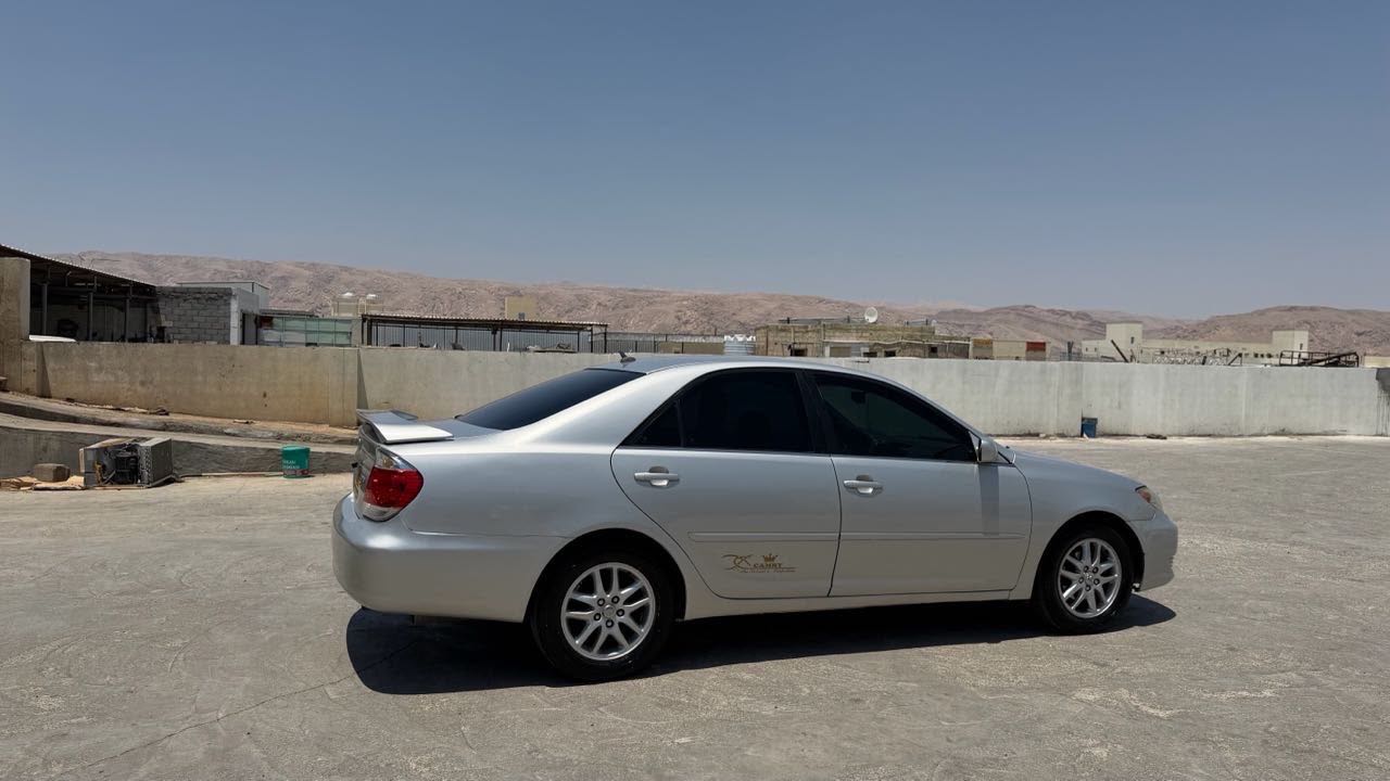 Car Image 2005 TOYOTA CAMRY LE