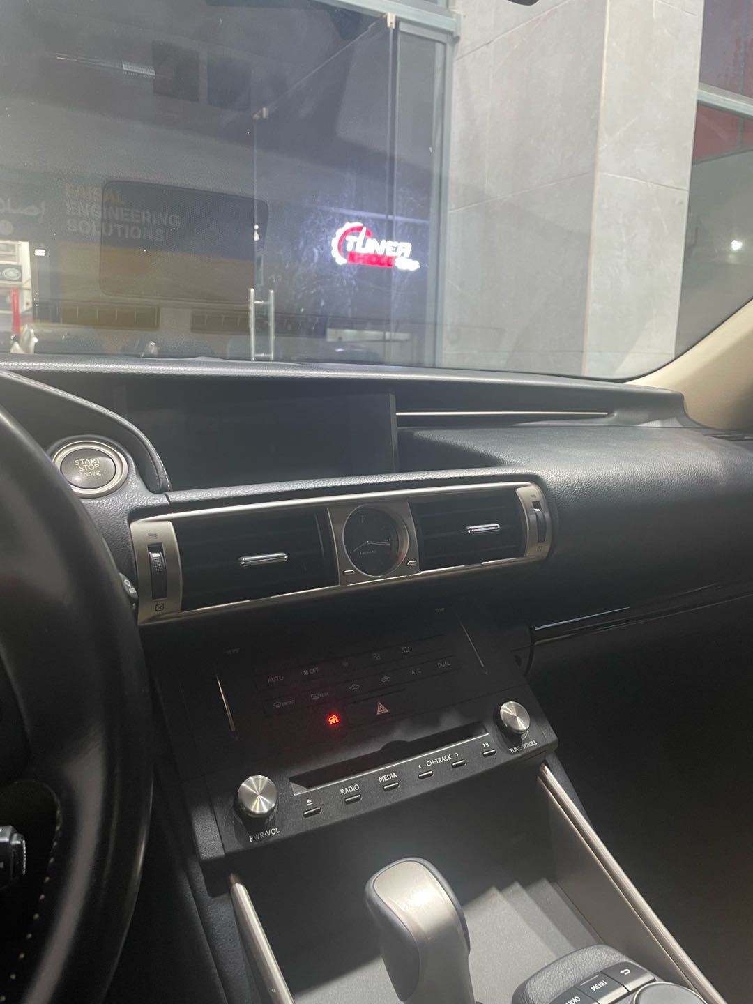 Car Image 2015 LEXUS IS 