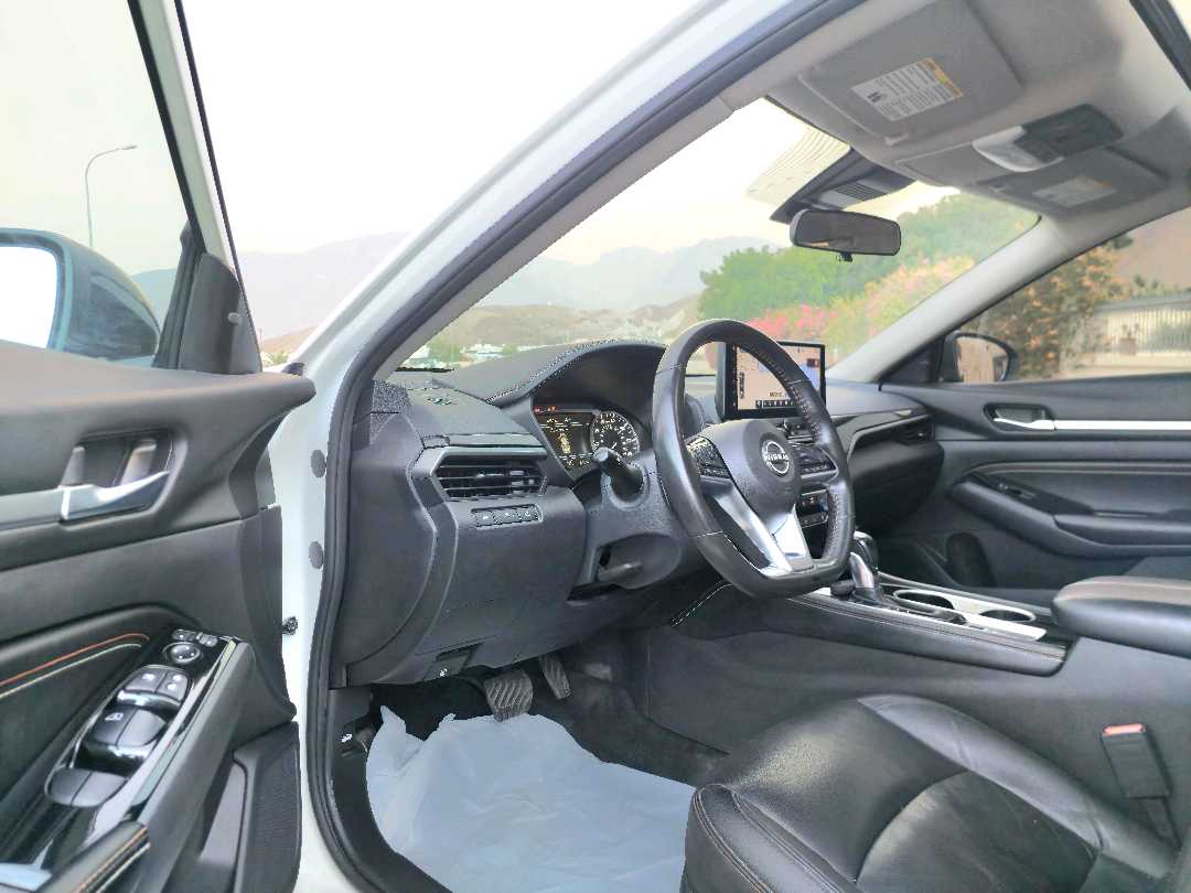 Car Image 2023 NISSAN ALTIMA SR