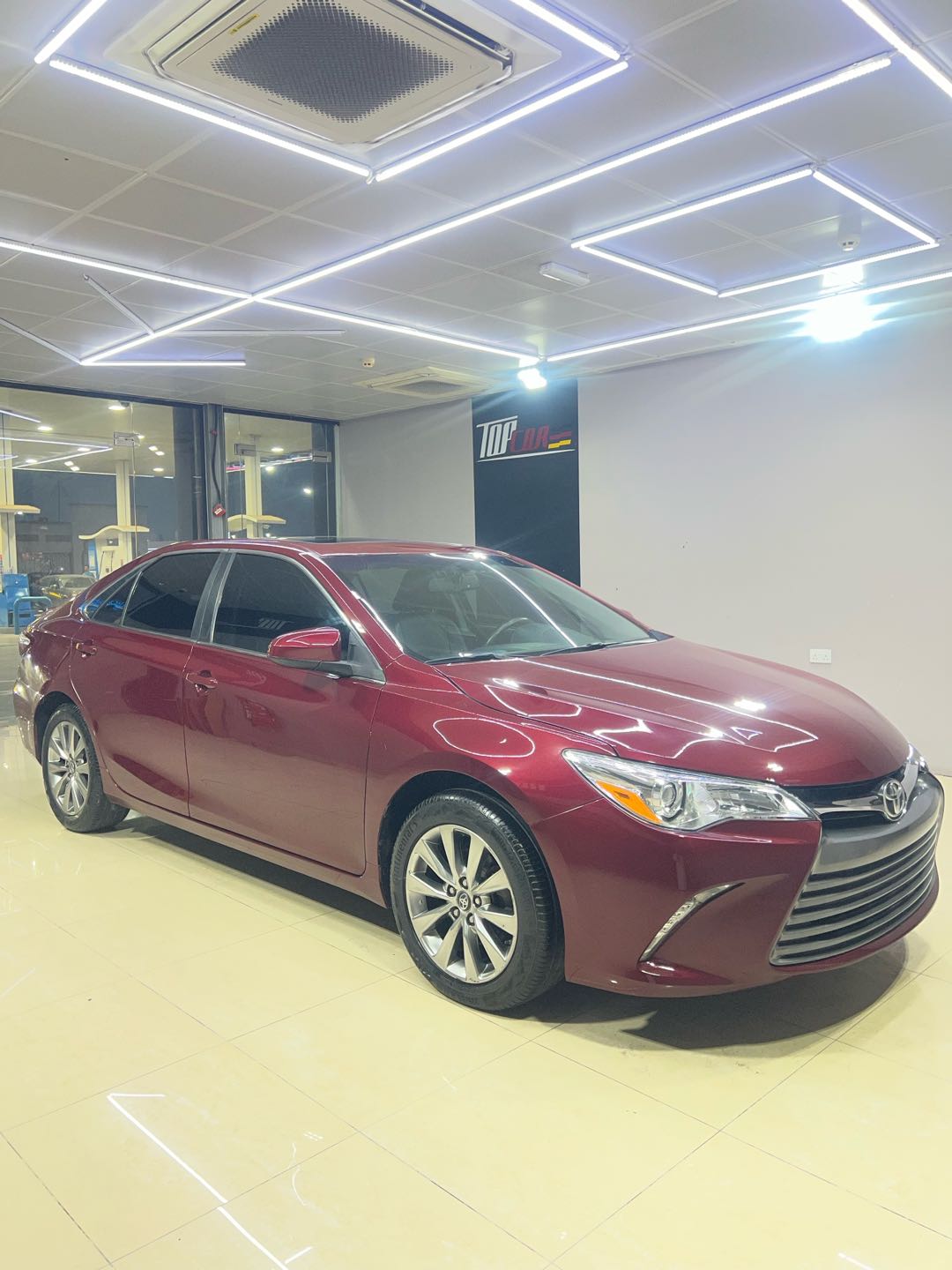 Car Image 2016 TOYOTA CAMRY XLE